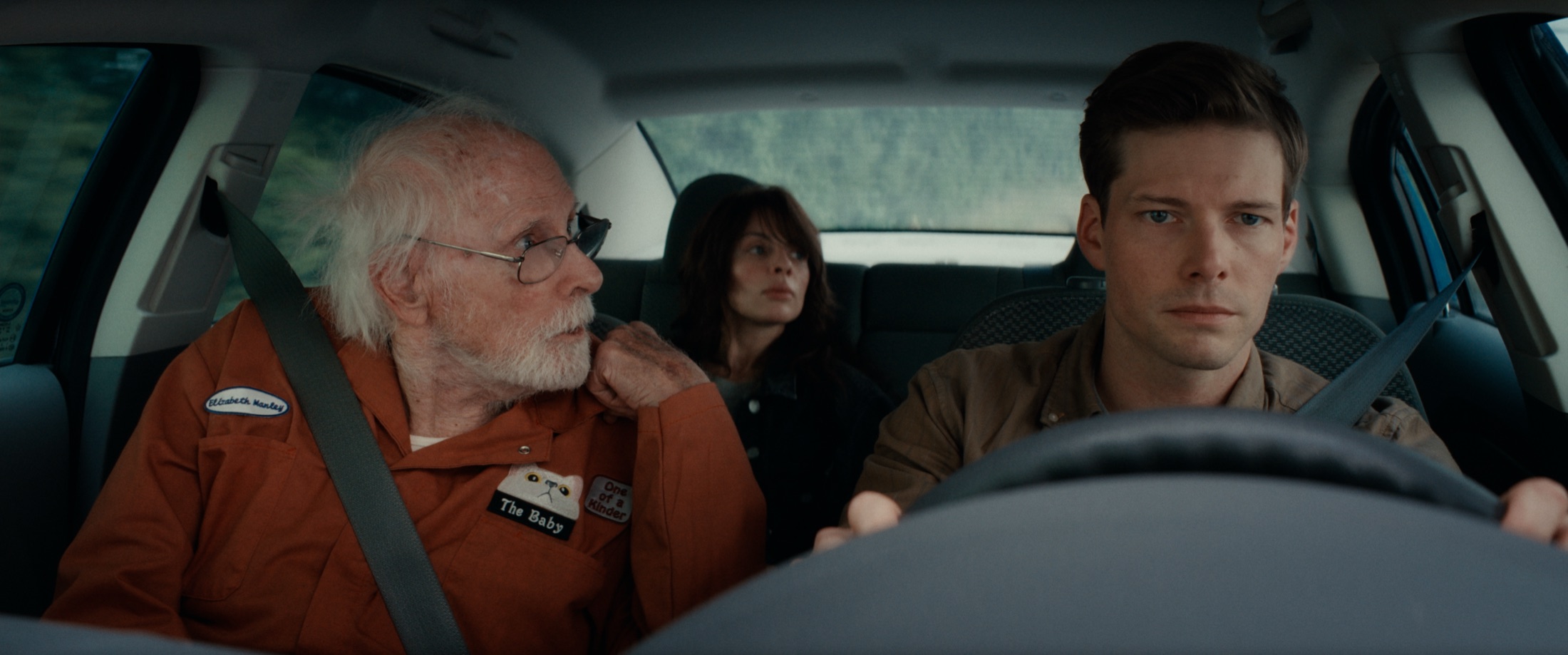 Bruce Dern, Julia Fox and Hunter Parrish in the car in Northbound